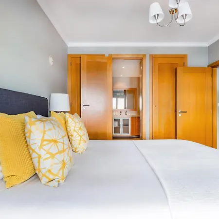 Deluxe Flat