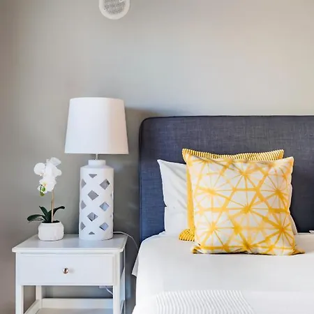 Deluxe Flat Apartment *