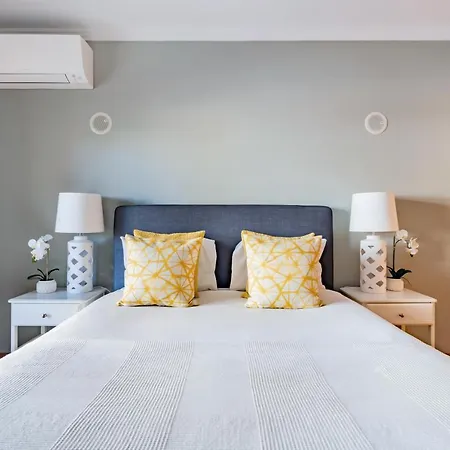 Deluxe Flat Apartment